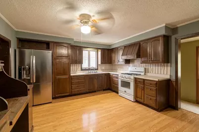 421 S Moore Street, Blue Earth, MN 56013 - Photo 6