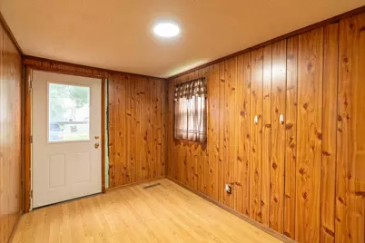 421 S Moore Street, Blue Earth, MN 56013 - Photo 8