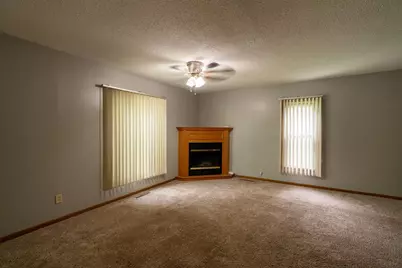 421 S Moore Street, Blue Earth, MN 56013 - Photo 10