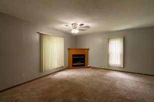 421 S Moore St, Blue Earth, MN 56013 - Photo 10