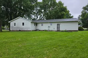 305 W 3rd St, Winthrop, MN 55396 - Photo 6