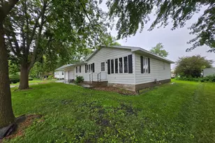 305 W 3rd St, Winthrop, MN 55396 - Photo 4
