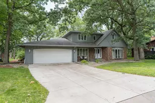 1577 Sherwood Dr, North Mankato, MN 56003 - Photo 1