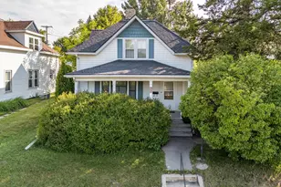 217 E 6th St, Crookston, MN 56716 - Photo 1