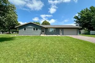 966 Pleasant Ave, Worthington, MN 56187 - Photo 1