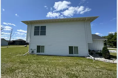 516 Washington Street SE, Warroad, MN 56763 - Photo 4