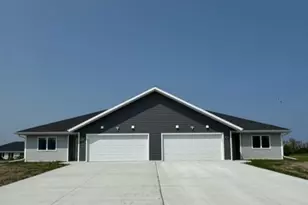 607 McKinley St SE, Warroad, MN 56763 - Photo 2