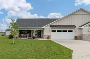 101 Butterfly Ct, Blue Earth, MN 56013 - Photo 1