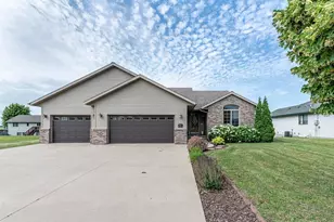 133 Copperfield Dr, Mankato, MN 56001 - Photo 1