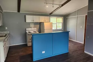 255 6th Ave NE, Hutchinson, MN 55350 - Photo 2