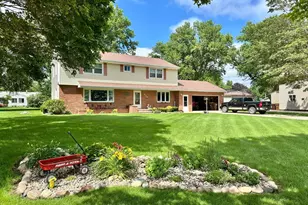 515 2nd St SW, New Richland, MN 56072 - Photo 1