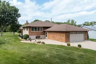10 Hillcrest Ct SW, Pine Island, MN 55963 - Photo 1