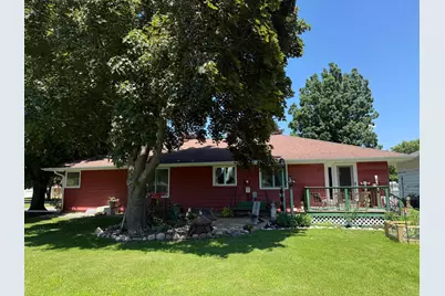498 7th Street SW, Wells, MN 56097 - Photo 2