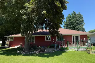 498 7th St SW, Wells, MN 56097 - Photo 2