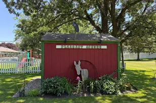 498 7th St SW, Wells, MN 56097 - Photo 4