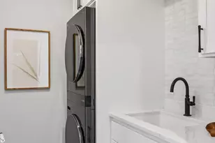 1984 Kenwood Pkwy, Minneapolis, MN 55405 - Photo 48