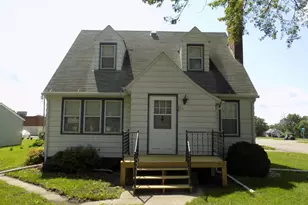 411 Bush St, Lakefield, MN 56150 - Photo 1