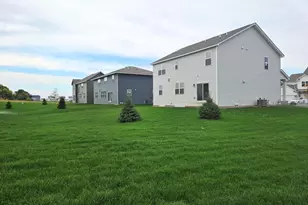 10705 Bent Pne Ln, Woodbury, MN 55129 - Photo 2