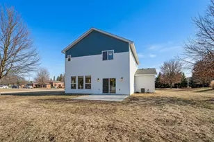 2924 Lavender Pkwy, Faribault, MN 55021 - Photo 2