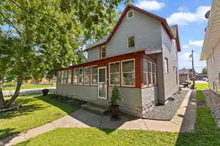 129 E Church St, Belle Plaine, MN 56011 - Photo 1