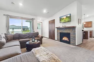 888 Tallgrass Ct, Wanamingo, MN 55983 - Photo 2