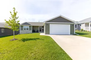 525 7th Ave NE, Plainview, MN 55964 - Photo 1