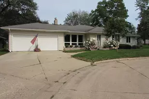 1317 Beach Pl, Fairmont, MN 56031 - Photo 2