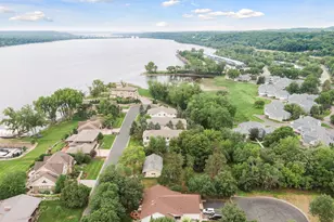 560 Lakeside Bay Dr S, Bayport, MN 55003 - Photo 4