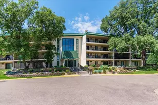 10501 Cedar Lake Rd, Minnetonka, MN 55305 - Photo 30