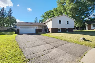 2825 Hilltop Ct, North Saint Paul, MN 55109 - Photo 1