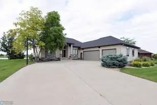 4703 Woodhaven St S, Fargo, ND 58104 - Photo 4