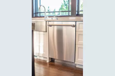 3776 Woodland Cove Parkway, Excelsior, MN 55331 - Photo 18