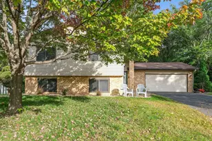 12405 Cockspur Ct, Eden Prairie, MN 55347 - Photo 2