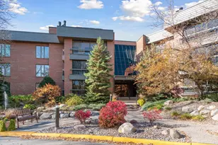 7250 Lewis Ridge Pkwy, Edina, MN 55439 - Photo 2