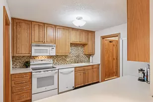 7250 Lewis Ridge Pkwy, Edina, MN 55439 - Photo 14