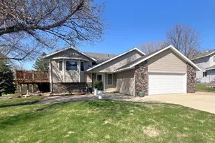 2210 9th Ave SE, Willmar, MN 56201 - Photo 2