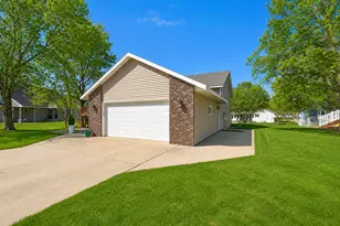 2210 9th Ave SE, Willmar, MN 56201 - Photo 44