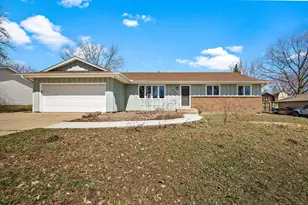 953 Redwood Dr, Apple Valley, MN 55124 - Photo 1