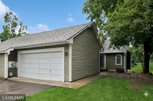 936 Winterberry Dr, Woodbury, MN 55125 - Photo 1