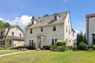 2262 Riverwood Pl, Saint Paul, MN 55104 - Photo 1