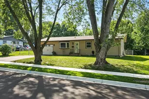 916 Westwood Dr, Faribault, MN 55021 - Photo 1