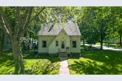 212 S Oakland Street, Lake Crystal, MN 56055 - Photo 1