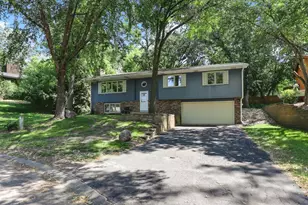 570 Crestview Dr S, Maplewood, MN 55119 - Photo 1