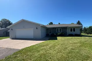 516 2nd St NW, Hinckley, MN 55037 - Photo 1