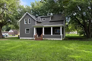 401 Bedal St, Walnut Grove, MN 56180 - Photo 2