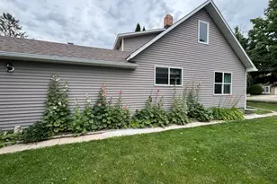 335 Crocker Ave N, Thief River Falls, MN 56701 - Photo 2