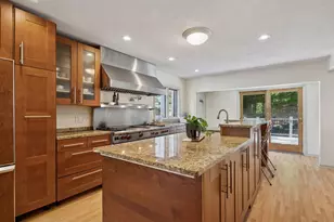 1013 Kenwood Pkwy, Minneapolis, MN 55403 - Photo 2