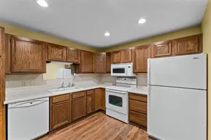 10600 43rd Ave N, Plymouth, MN 55442 - Photo 8