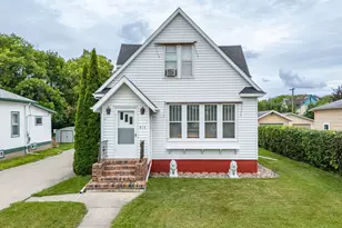 615 Holly Ave, Crookston, MN 56716 - Photo 1