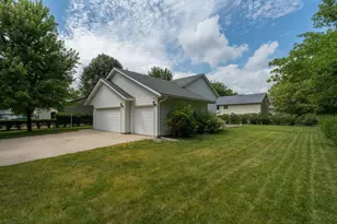 1670 Castle Dr, North Mankato, MN 56003 - Photo 32